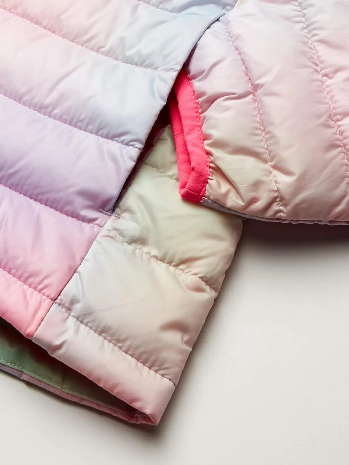 Amazon Essentials Girls and Toddlers' Lightweight Water-Resistant Packable Mock Puffer Jacket