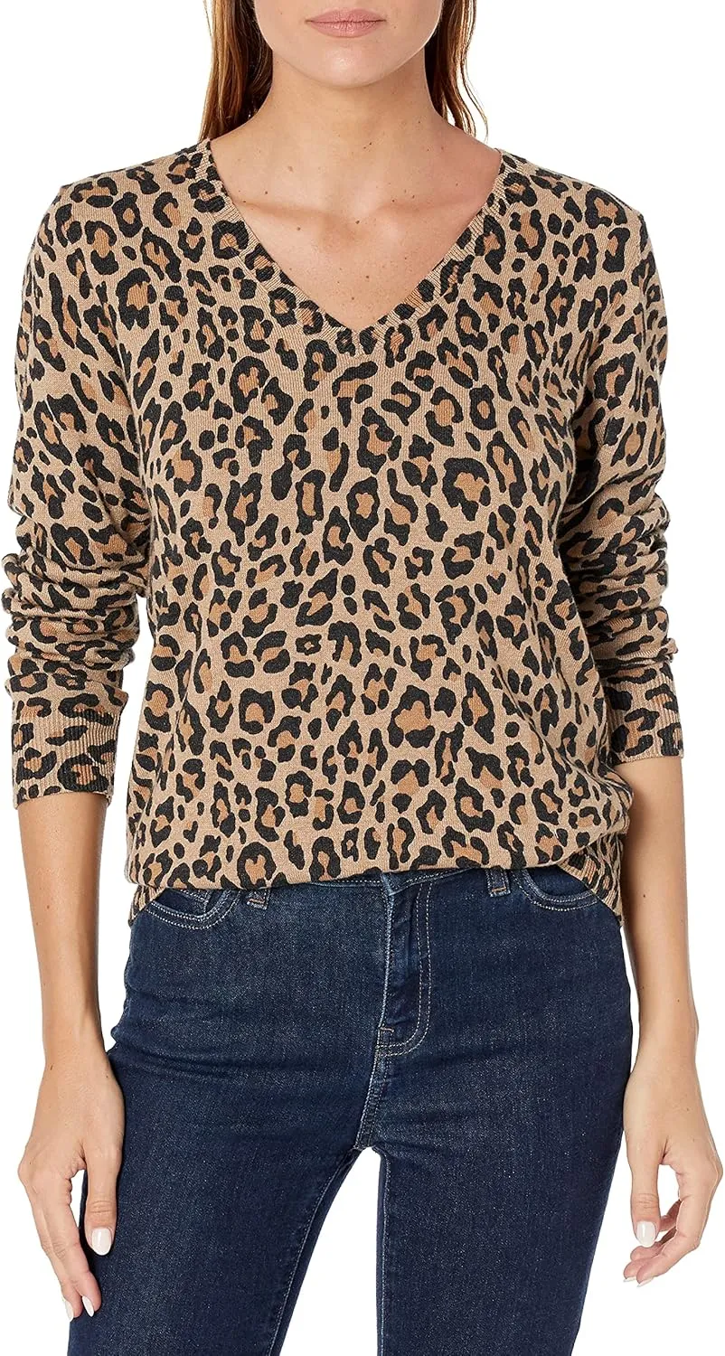 Amazon Essentials Women's Classic-Fit Lightweight Long-Sleeve V-Neck Sweater (Available in Plus Size)