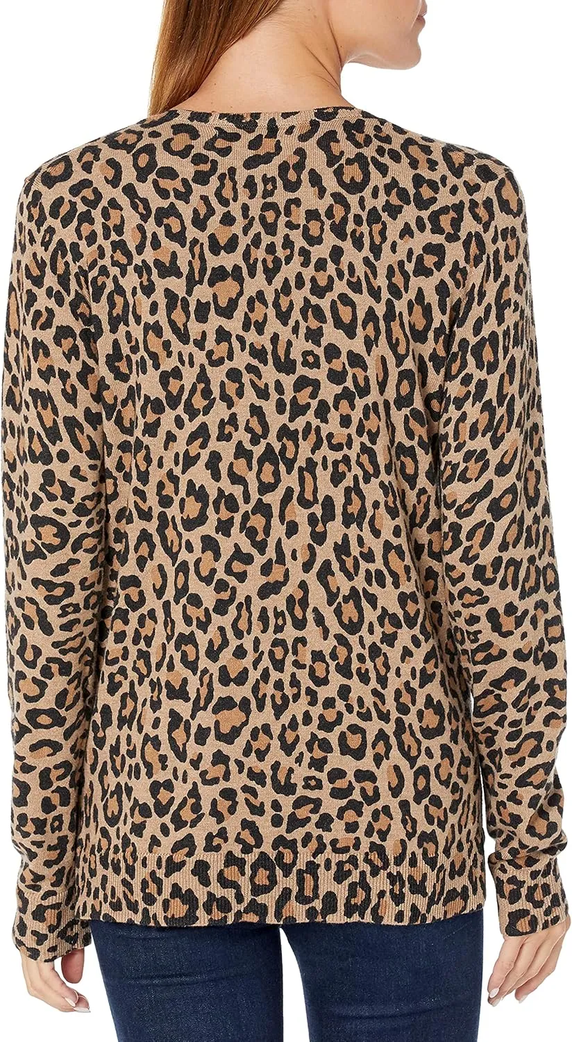 Amazon Essentials Women's Classic-Fit Lightweight Long-Sleeve V-Neck Sweater (Available in Plus Size)