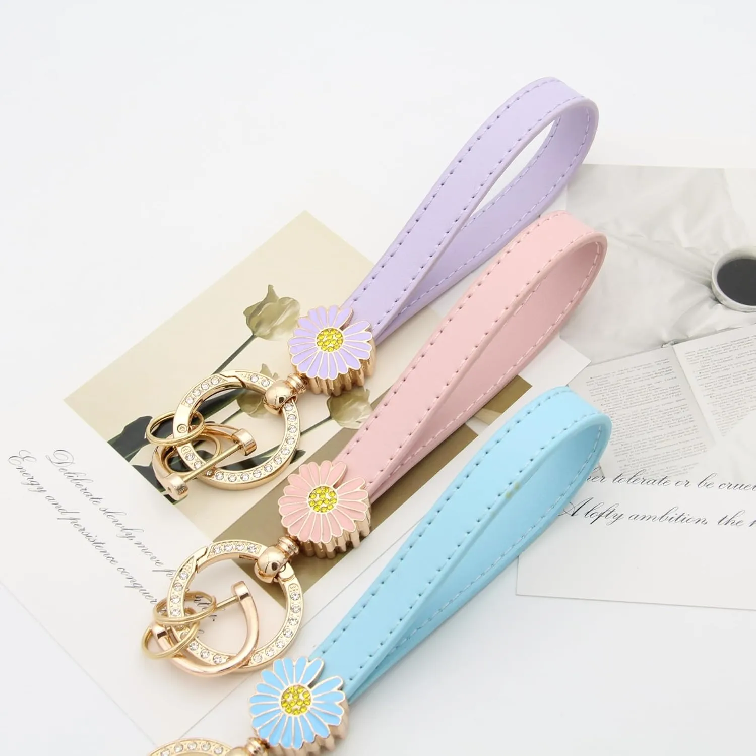 Daisy Leather Keychains Wristlet for Women Floral Keyrings Chain Car Key Cute Bag Wallet Backpack Accessories Gifts