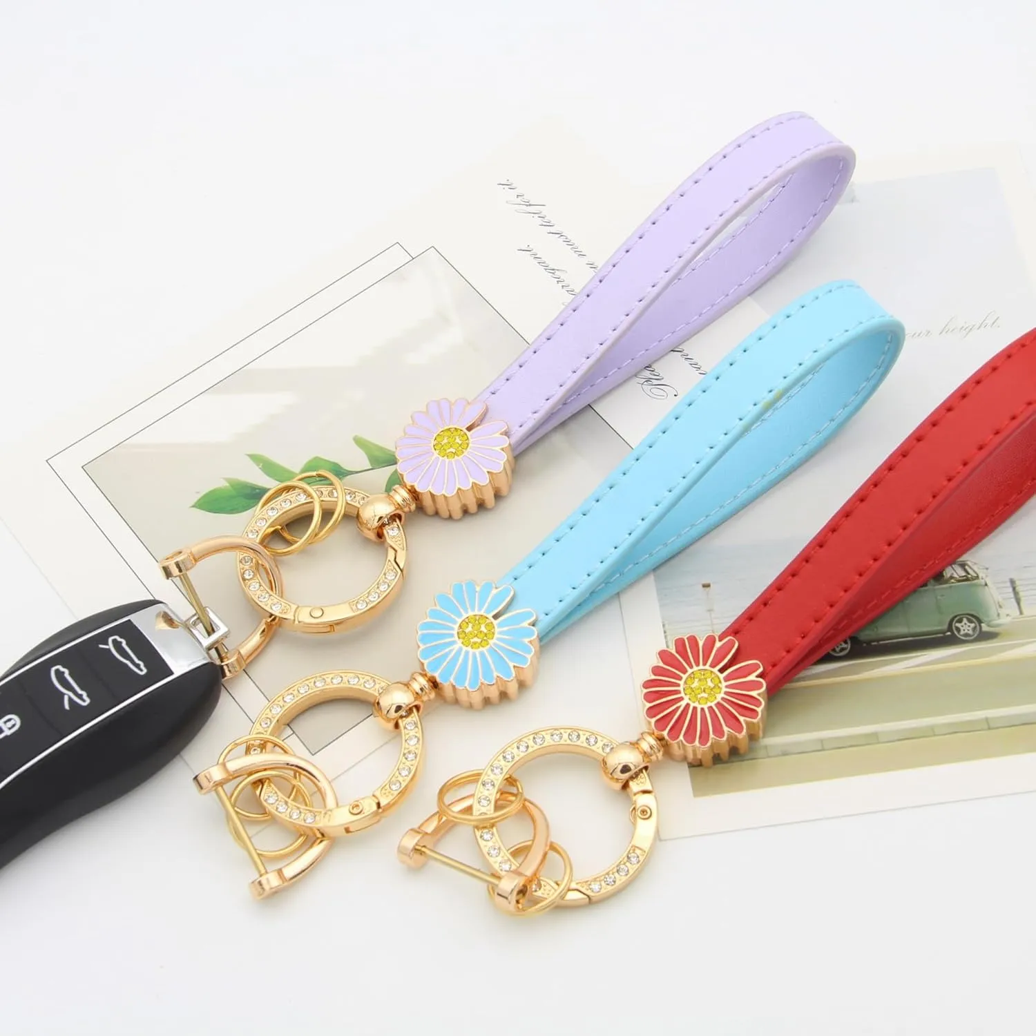 Daisy Leather Keychains Wristlet for Women Floral Keyrings Chain Car Key Cute Bag Wallet Backpack Accessories Gifts