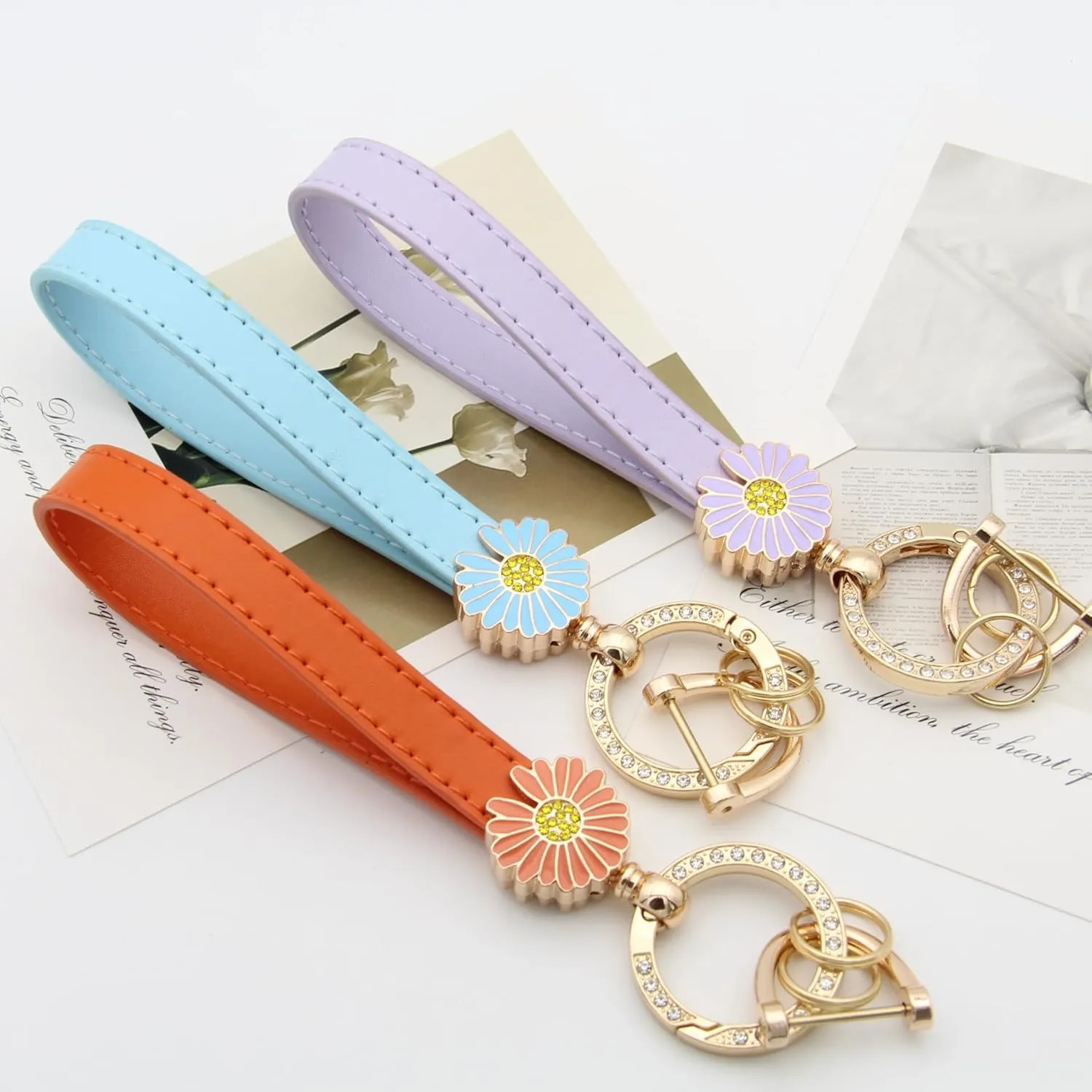 Daisy Leather Keychains Wristlet for Women Floral Keyrings Chain Car Key Cute Bag Wallet Backpack Accessories Gifts