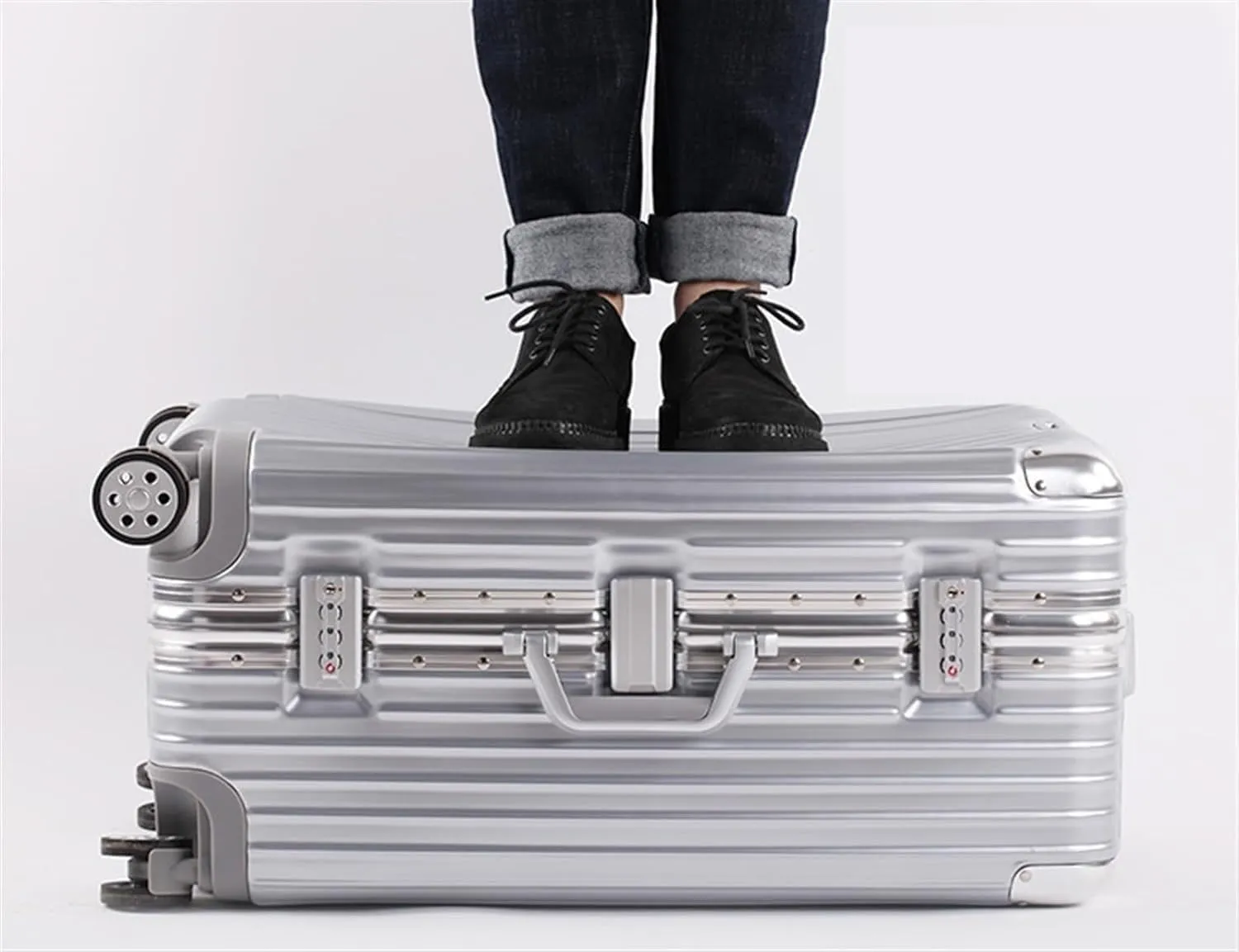 Durable Hard Shell Travel Suitcase with Aluminum Frame | Wide Handle & Spinner Wheels for Easy Mobility(Silver,24inch)