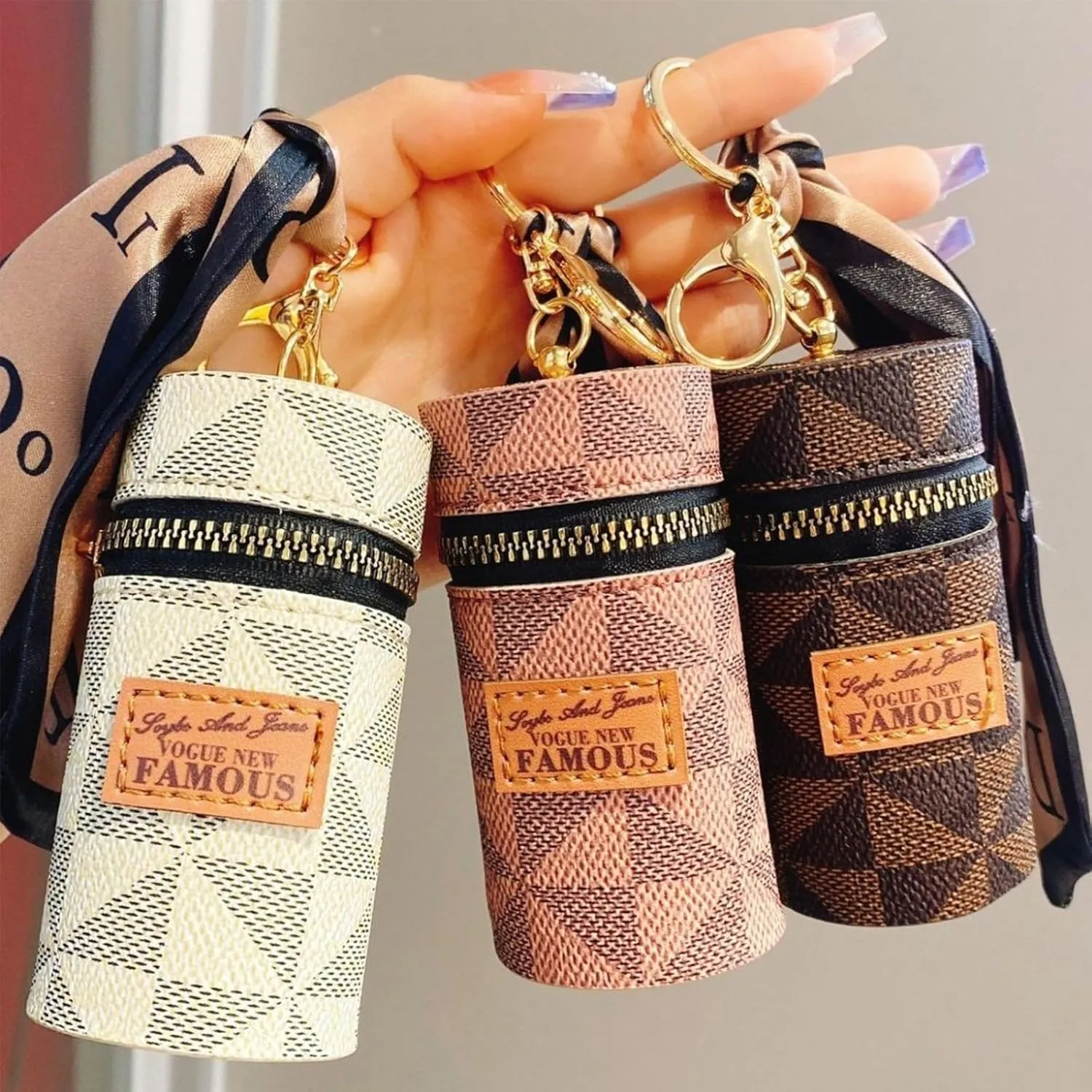 Mini triangle pattern bucket coin purse - simple pendant lipstick bag retro, women's small wallet, portable keychain wallet, fashionable mini storage (Brown)