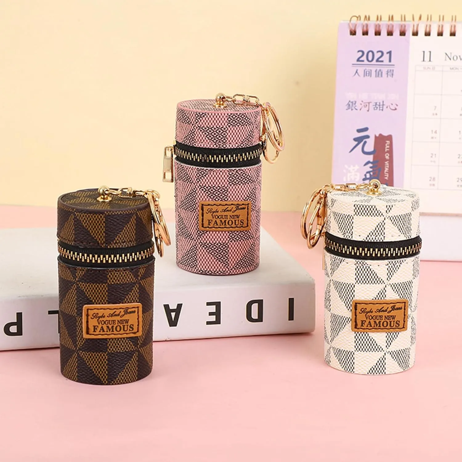 Mini triangle pattern bucket coin purse - simple pendant lipstick bag retro, women's small wallet, portable keychain wallet, fashionable mini storage (Brown)