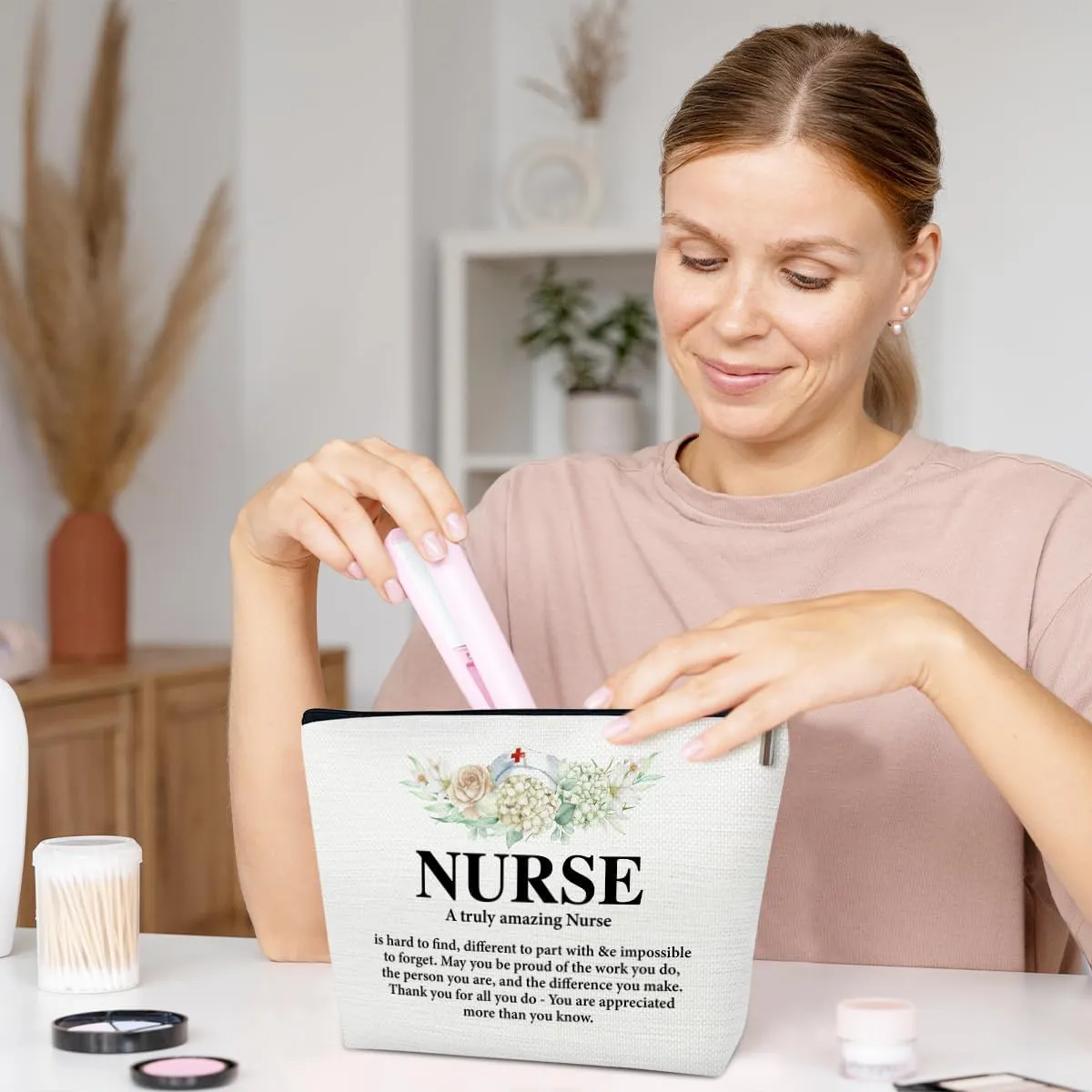 Nurse Appreciation Gifts Makeup Bag, Nursing Week Gifts for Women, Practitioner, A Truly Amazing Nurse is Hard to Find Cosmetic Bag for Purse