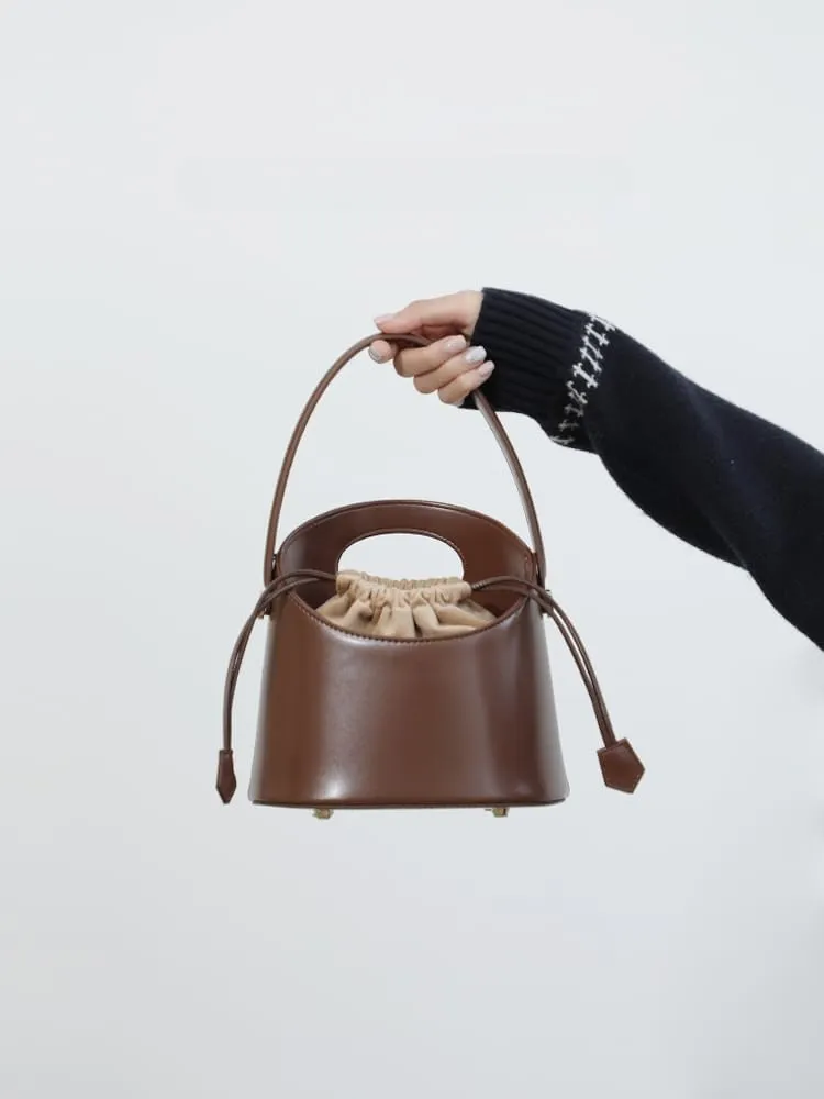 Women's Niche Leather Cowhide Bucket Bag Versatile Handbag Vintage Shoulder Crossbody Bag Luxury Drawstring Chic Casual